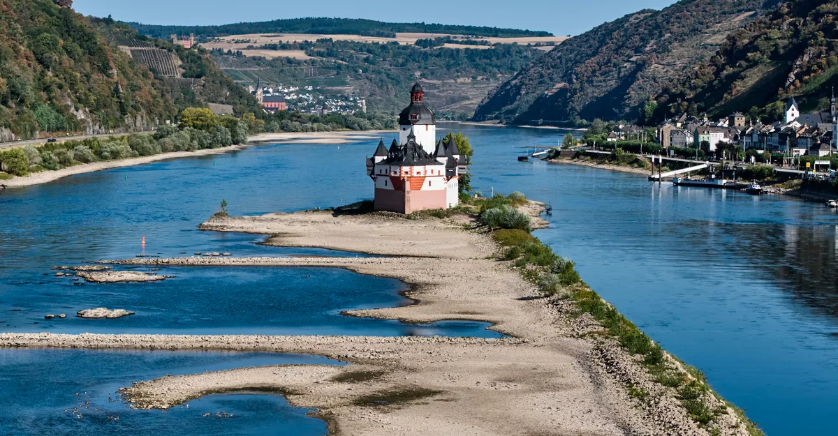 Фотографии: Европейские реки достигли рекордно низкого уровня