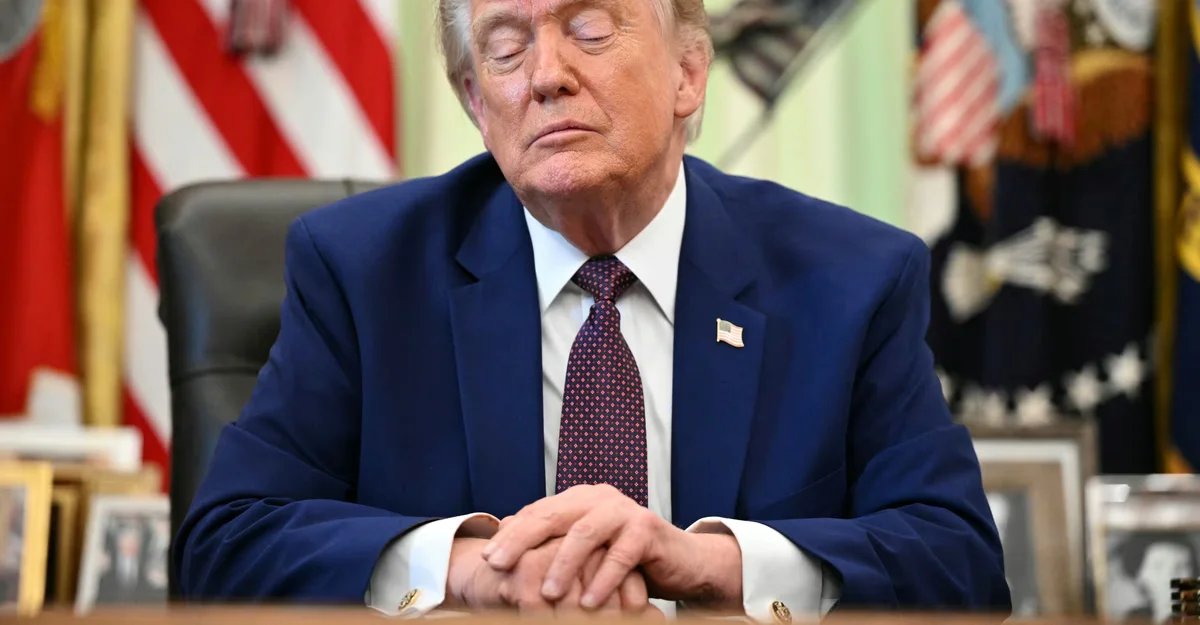 Трамп не может выкрутиться из своих двух последних кризисов
